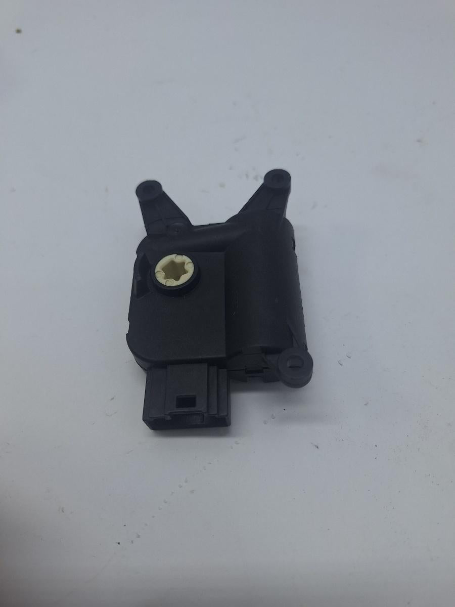 Actuator/motoras clapeta aer AC VOLKSWAGEN PASSAT CC 357 2008 - 2012 2.0 TSI CCZB 3C0907511R