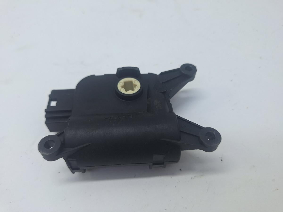 Actuator/motoras clapeta aer AC AUDI A4 III Avant 8ED, B7 2004 - 2008 2.5 TDI BDG BOSCH 0132801302 8E1820511C