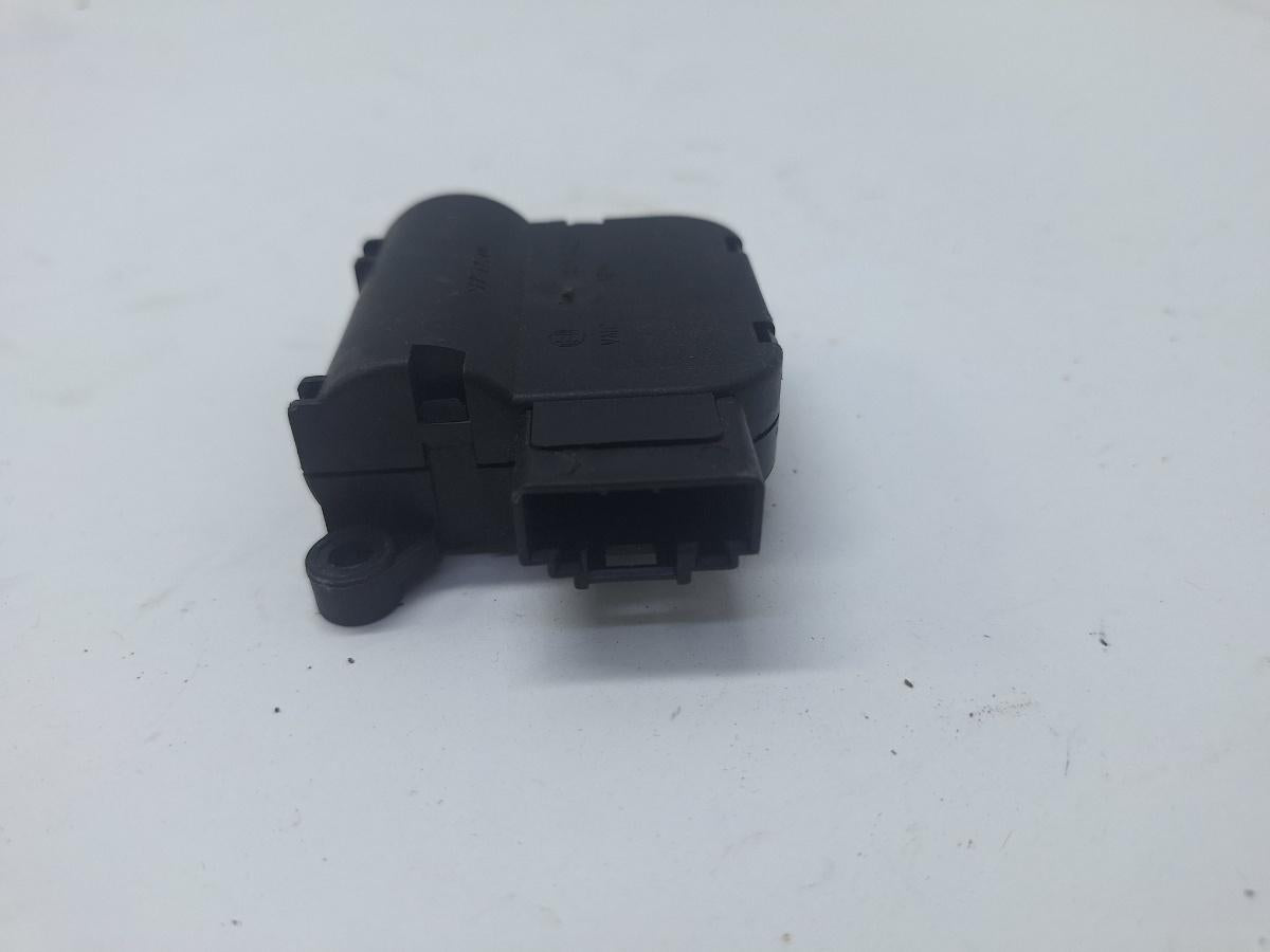 Actuator/motoras clapeta aer AC AUDI A4 III Avant 8ED, B7 2004 - 2008 2.5 TDI BDG BOSCH 0132801302 8E1820511C