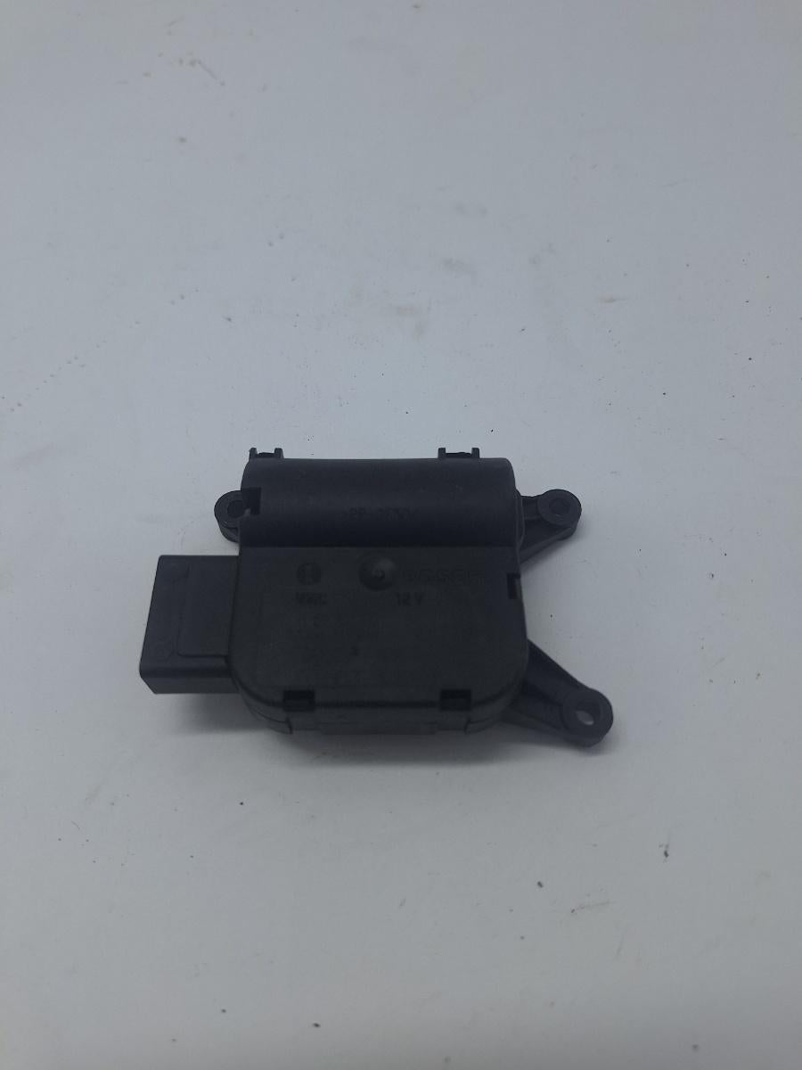 Actuator/motoras clapeta aer AC AUDI A4 III Avant 8ED, B7 2004 - 2008 2.5 TDI BDG BOSCH 0132801302 8E1820511C