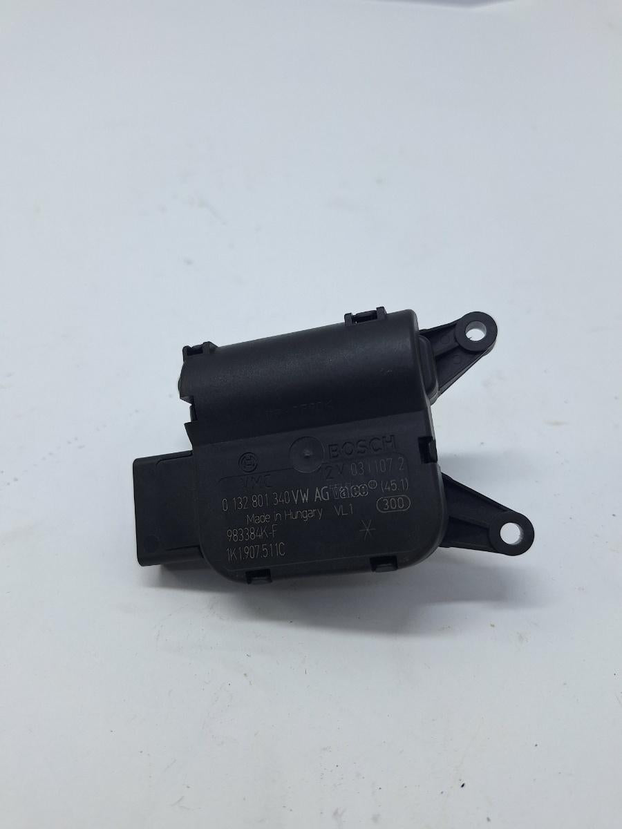Actuator/motoras clapeta aer AC VOLKSWAGEN TOURAN 1T1, 1T2 2003 - 2010 2.0 TDI BMM VAG 0132801340 1K1907511C