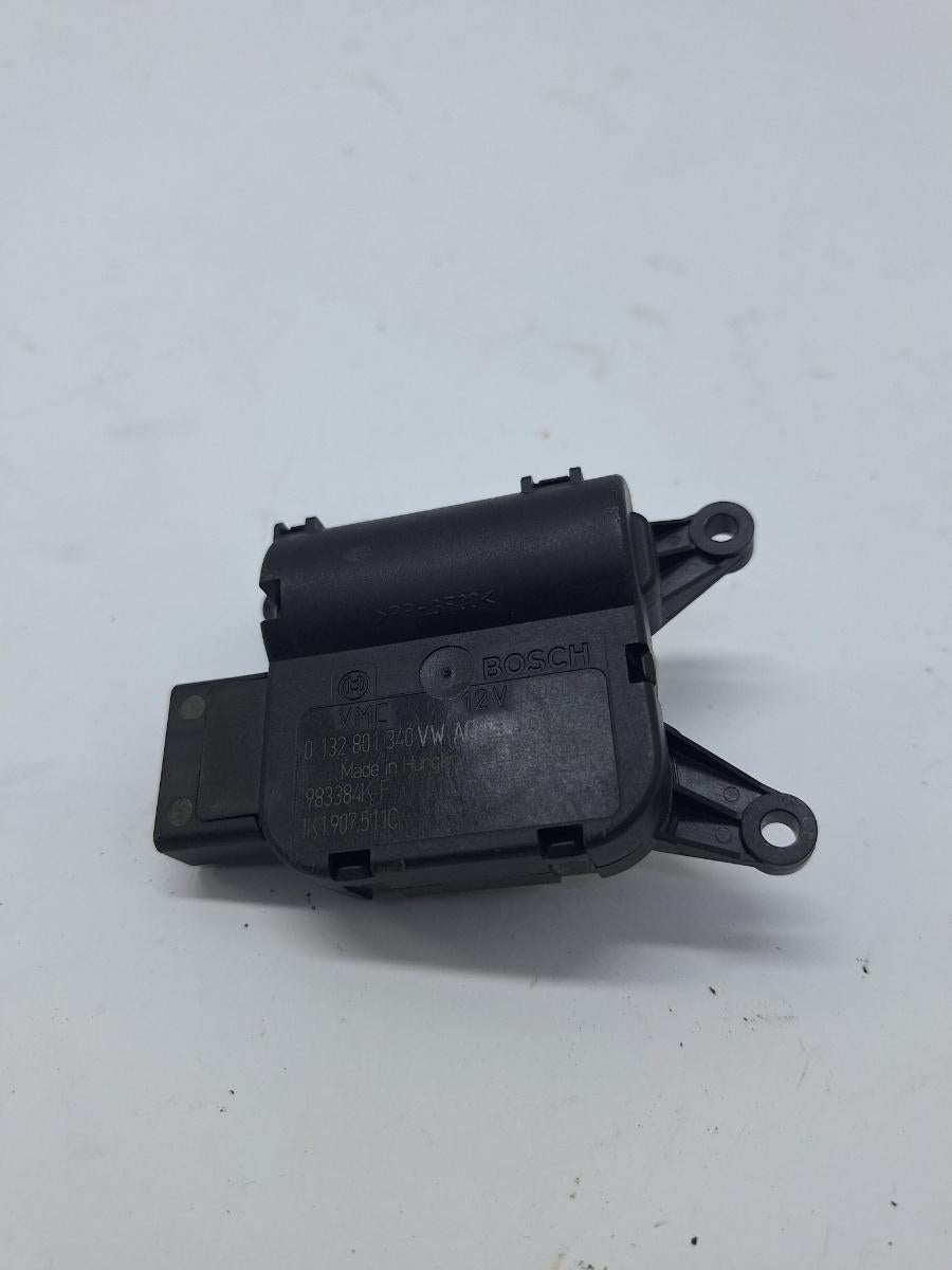 Actuator/motoras clapeta aer AC VOLKSWAGEN GOLF VI 5K1 2008 - 2013 2.0 TDI CBDC, CLCA VAG 0132801340 1K1907511C