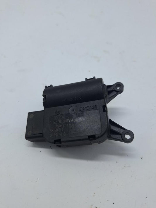 Actuator/motoras clapeta aer AC VOLKSWAGEN GOLF VI 5K1 2008 - 2013 2.0 TDI CBDC, CLCA VAG 0132801340 1K1907511C