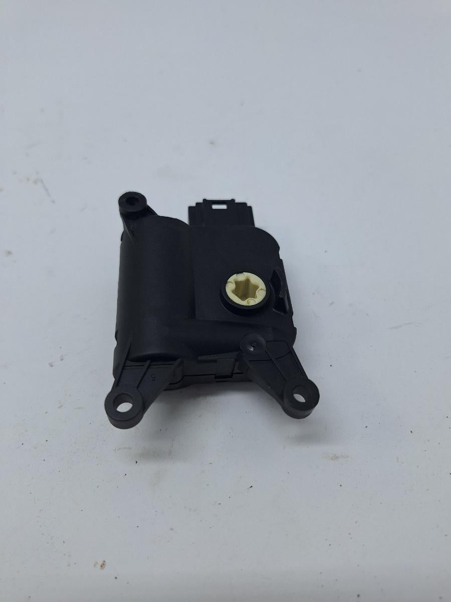 Actuator/motoras clapeta aer AC VOLKSWAGEN PASSAT Variant 3C5 2005 - 2011 2.0 TDI 16V BKP, CBAB VAG 0132801342 1K2907511C