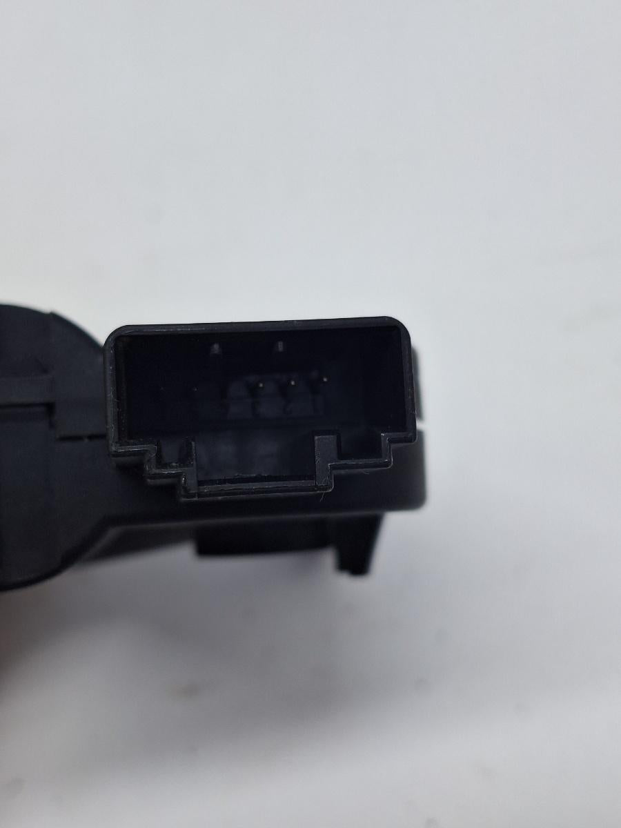 Actuator/motoras clapeta aer AC AUDI A3 II Sportback 8PA 2004 - 2015, VOLKSWAGEN PASSAT Variant 3C5 2005 - 2011 2.0 TDI 16V BKP, CBAB VAG 0132801342 1K2907511C