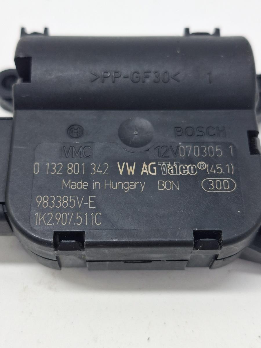 Actuator/motoras clapeta aer AC AUDI A3 II Sportback 8PA 2004 - 2015, VOLKSWAGEN PASSAT Variant 3C5 2005 - 2011 2.0 TDI 16V BKP, CBAB VAG 0132801342 1K2907511C