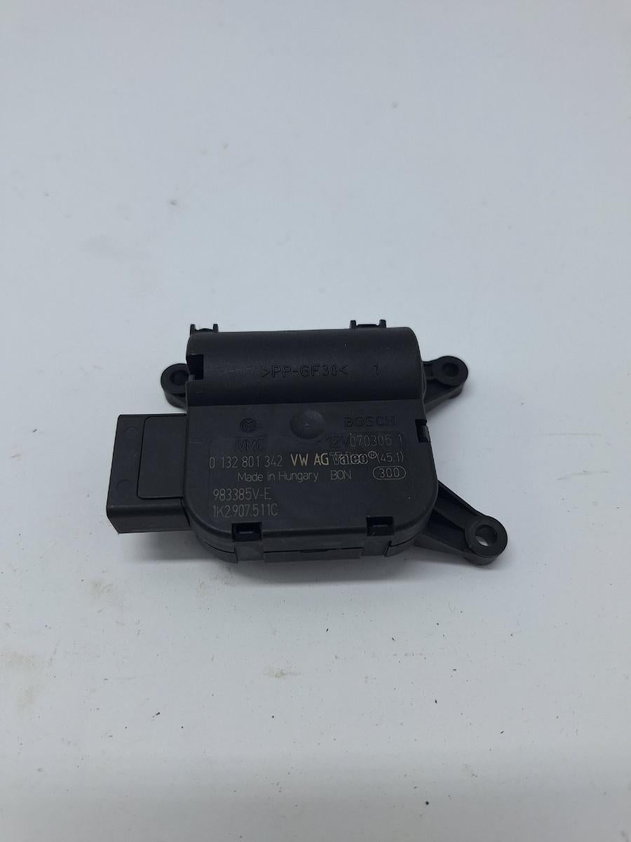 Actuator/motoras clapeta aer AC AUDI A3 II Sportback 8PA 2004 - 2015, VOLKSWAGEN PASSAT Variant 3C5 2005 - 2011 2.0 TDI 16V BKP, CBAB VAG 0132801342 1K2907511C