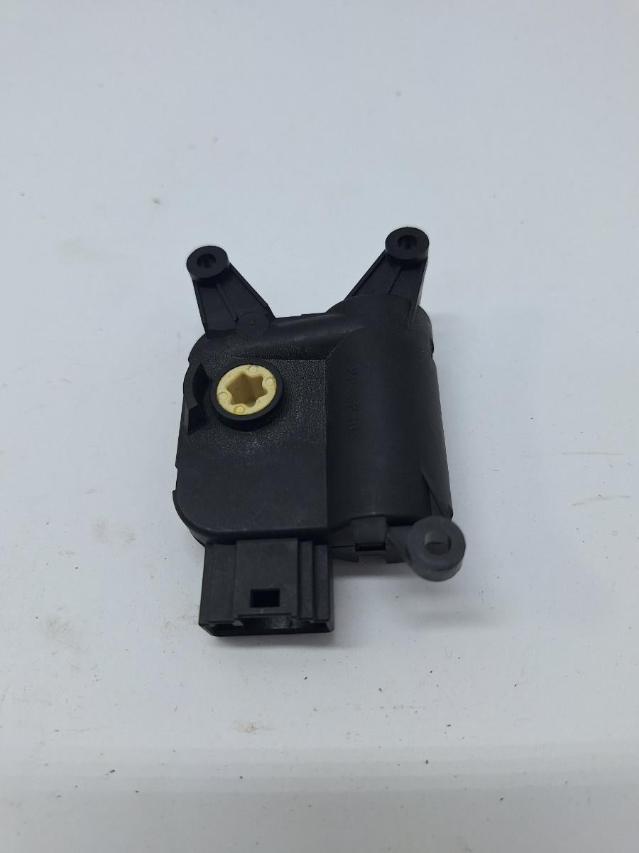 Actuator/motoras clapeta aer AC AUDI A3 II Sportback 8PA 2004 - 2015, VOLKSWAGEN PASSAT Variant 3C5 2005 - 2011 2.0 TDI 16V BKP, CBAB VAG 0132801342 1K2907511C