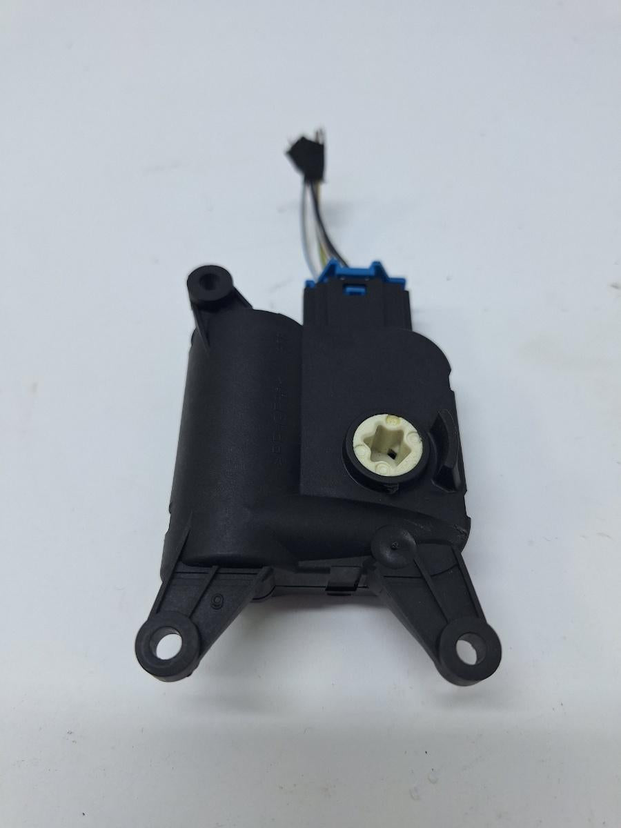 Actuator/motoras clapeta aer AC VOLKSWAGEN PASSAT 362 2010 - 2014 2.0 TDI CFFB 1K0907511B