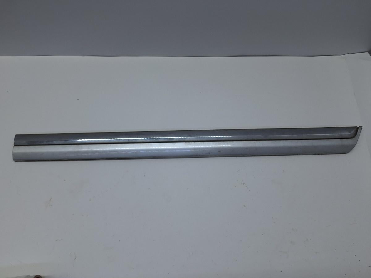 Bandou portiera stanga spate VOLKSWAGEN PASSAT 365 2010 - 2014 2.0 TDi BlueMotion CFFB 3AA854949(A)