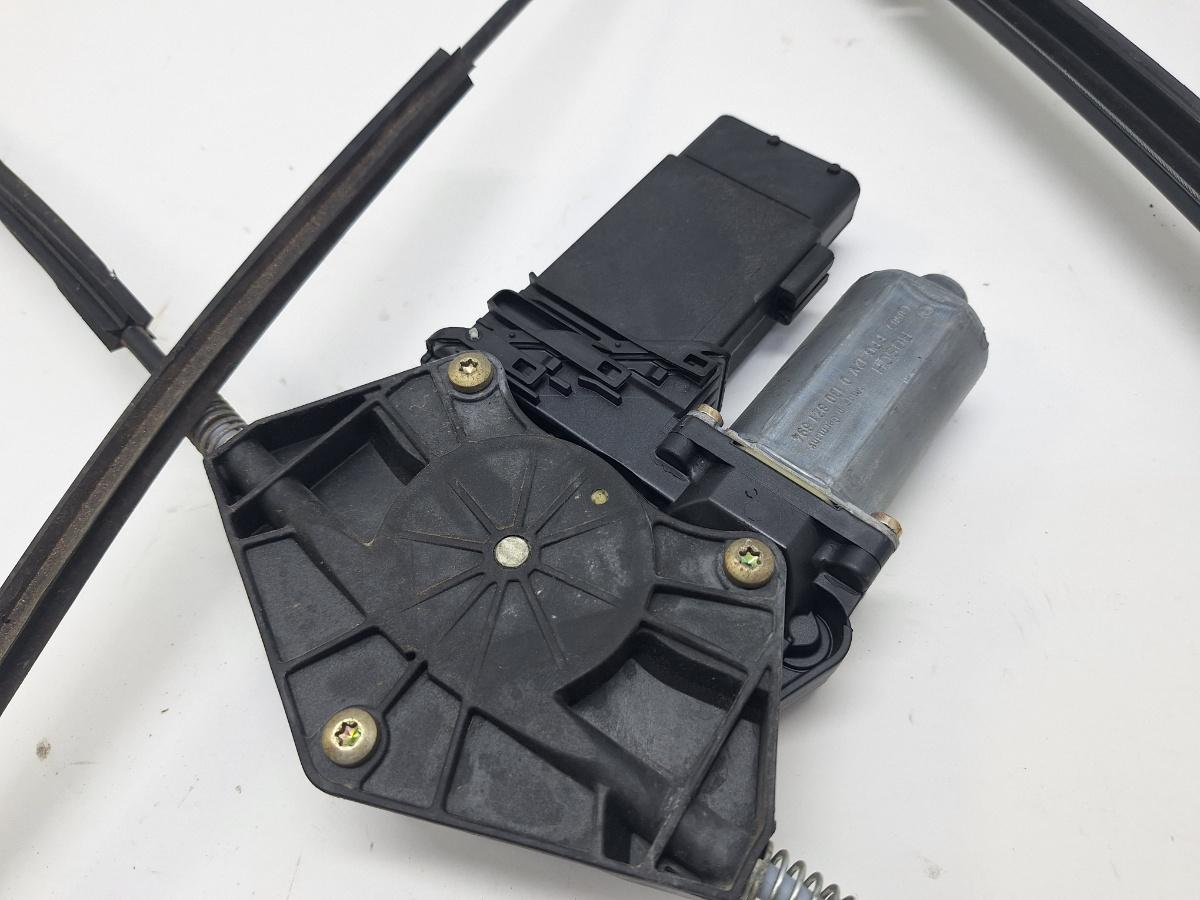 Macara geam dreapta fata VOLKSWAGEN PASSAT 3B3 2000 - 2005 1.9 TDI AVF, AWX 3B4837756D