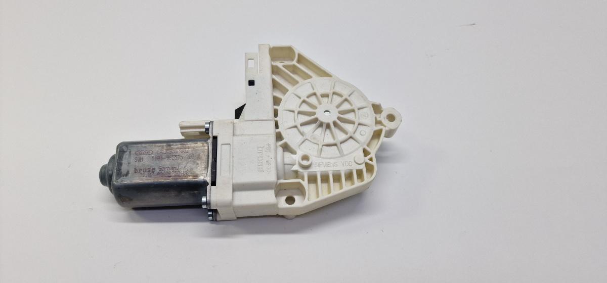 Motoras geam dreapta fata AUDI A4 IV 8K2, B8 2007 - 2015, AUDI A4 IV Avant 8K5, B8 2007 - 2015 2.0 TDI CAGA, CJCA, CMEA, CMFA VAG 8K0959802A
