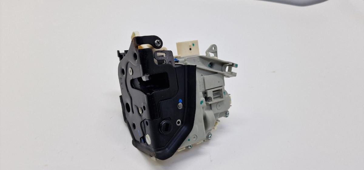 Broasca usa stanga spate AUDI A4 IV Avant 8K5, B8 2007 - 2015 2.0 TDI CAGA, CJCA, CMEA, CMFA 8K0839015C