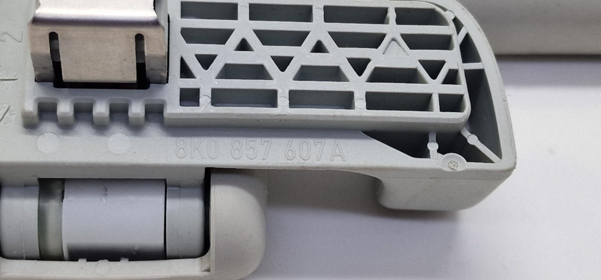 Maner de sustinere plafon spate stanga spate AUDI A4 IV Avant 8K5, B8 2007 - 2015 2.0 TDI CAGA, CJCA, CMEA, CMFA 8K0857607A
