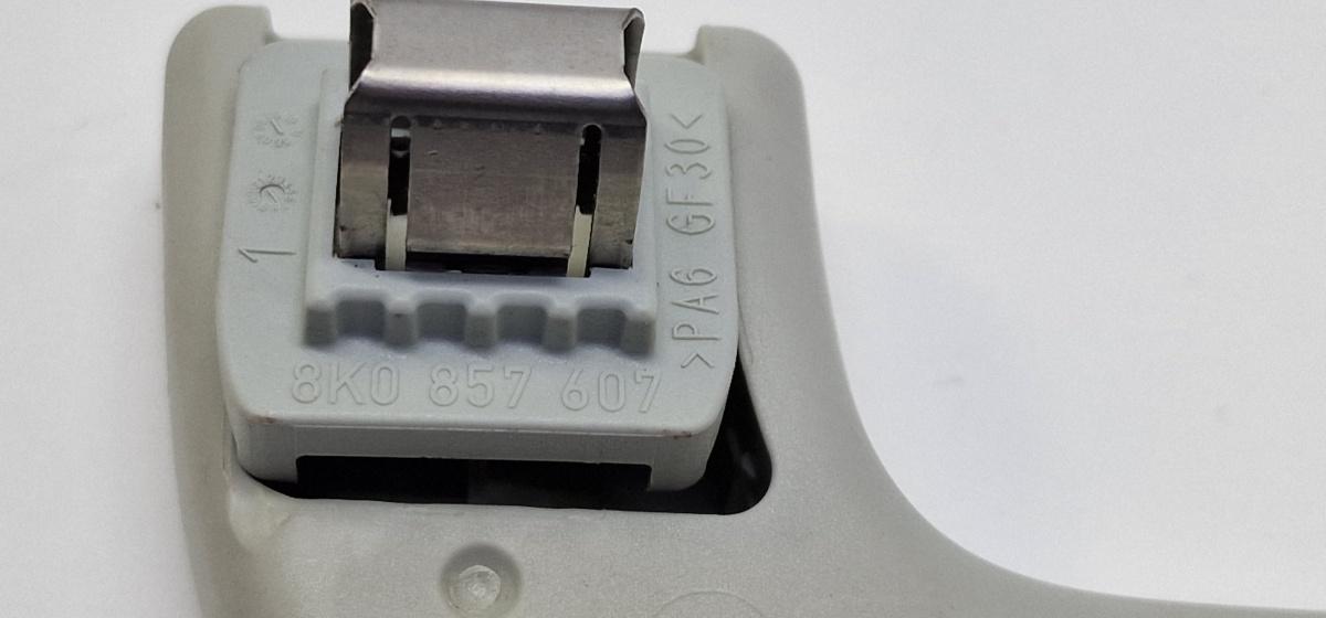 Maner de sustinere plafon spate stanga spate AUDI A4 IV Avant 8K5, B8 2007 - 2015 2.0 TDI CAGA, CJCA, CMEA, CMFA 8K0857607A