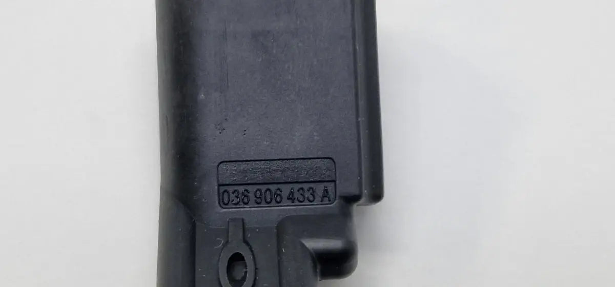 Senzor de pozitie arbore cotit AUDI A4 III 8EC, B7 2004 - 2008 2.0 TDI BRD, AUDI A4 IV Avant 8K5, B8 2007 - 2015 2.0 TDI CAGA, CJCA, CMEA, CMFA 036906433A