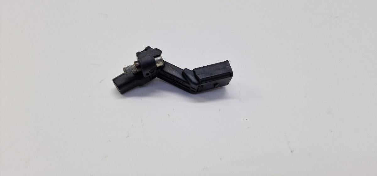 Senzor de pozitie arbore cotit AUDI A4 III 8EC, B7 2004 - 2008 2.0 TDI BRD, AUDI A4 IV Avant 8K5, B8 2007 - 2015 2.0 TDI CAGA, CJCA, CMEA, CMFA 036906433A
