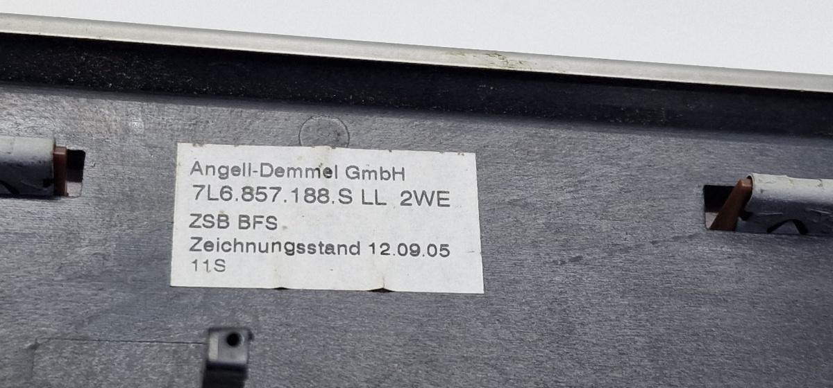 Alte piese ale panoului de bord VOLKSWAGEN TOUAREG 7LA, 7L6, 7L7 2002 - 2013 7L6857188S