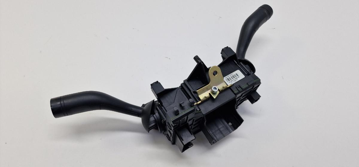 Maneta stergatoare lampa de semnalizare VOLKSWAGEN TOUAREG 7LA, 7L6, 7L7 2002 - 2013 7L6953549H