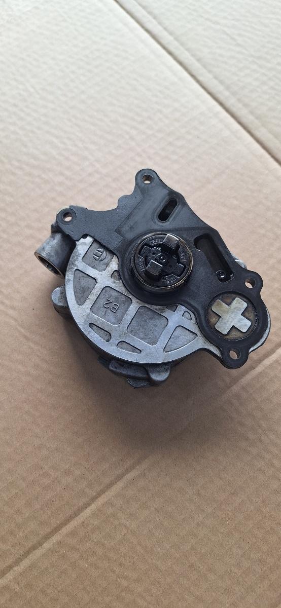 Pompa de vacuum SKODA SUPERB III Estate 3T5 2009 - 2015 2.0 TDI CBBB, CFGB 03L145100G