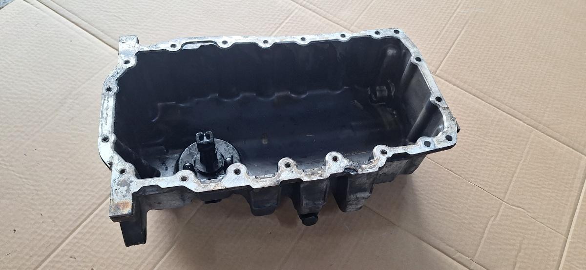 Baie de ulei SKODA SUPERB III Estate 3T5 2009 - 2015 2.0 TDI CBBB, CFGB 03G103603