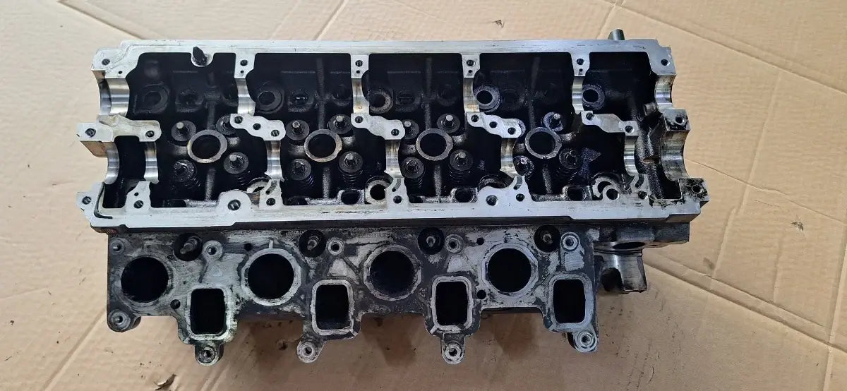 Chiulasa motor SKODA SUPERB III Estate 3T5 2010 - 2015 2.0 TDI CFGB 03L103373A