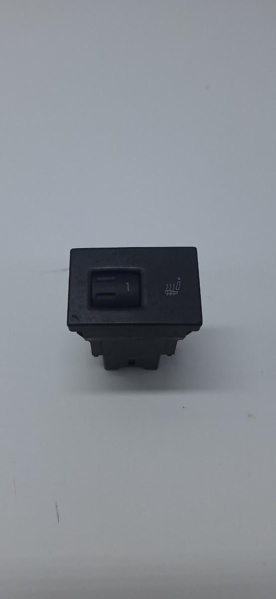 Comutator incalzire scaun VOLKSWAGEN TOUAREG 7LA, 7L6, 7L7 2002 - 2013 3.0 V6 TDI BKS, CATA 7L6963563B