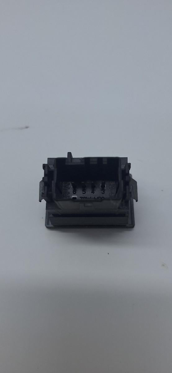 Comutator incalzire scaun VOLKSWAGEN TOUAREG 7LA, 7L6, 7L7 2002 - 2013 3.0 V6 TDI BKS, CATA 7L6963563B