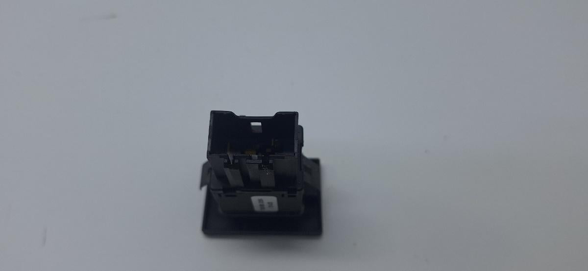 Buton avarii SOS VOLKSWAGEN TOUAREG 7LA, 7L6, 7L7 2002 - 2013 3.0 V6 TDI BKS, CATA 7L6953235A