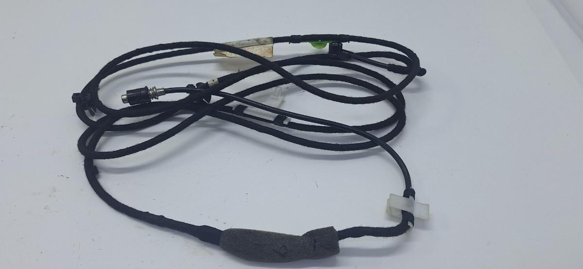 Cablu antena VOLKSWAGEN GOLF IV 1J1 1997 - 2007 1.9 TDI ATD, AXR, VOLKSWAGEN GOLF V 1K1 2003 - 2009 1.9 TDI BKC, BLS, BXE VAG 038128063G