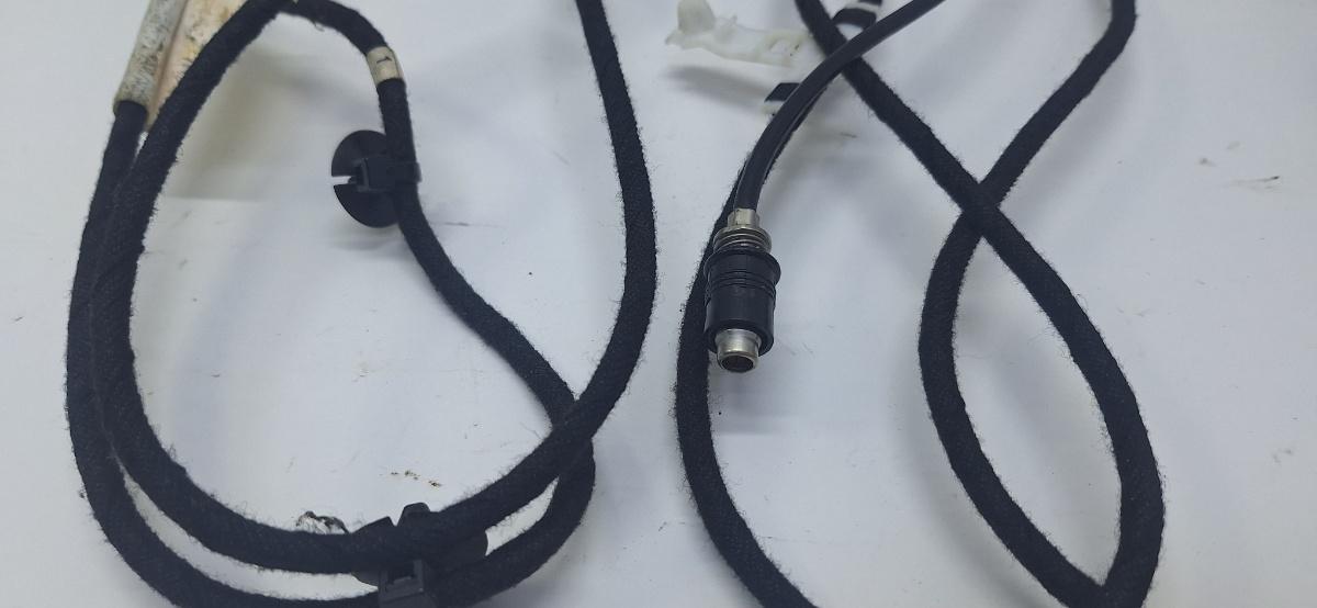 Cablu antena VOLKSWAGEN GOLF IV 1J1 1997 - 2007 1.9 TDI ATD, AXR, VOLKSWAGEN GOLF V 1K1 2003 - 2009 1.9 TDI BKC, BLS, BXE VAG 038128063G