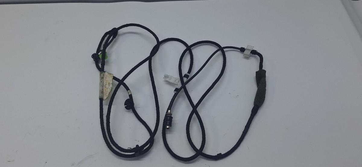 Cablu antena VOLKSWAGEN GOLF IV 1J1 1997 - 2007 1.9 TDI ATD, AXR, VOLKSWAGEN GOLF V 1K1 2003 - 2009 1.9 TDI BKC, BLS, BXE VAG 038128063G