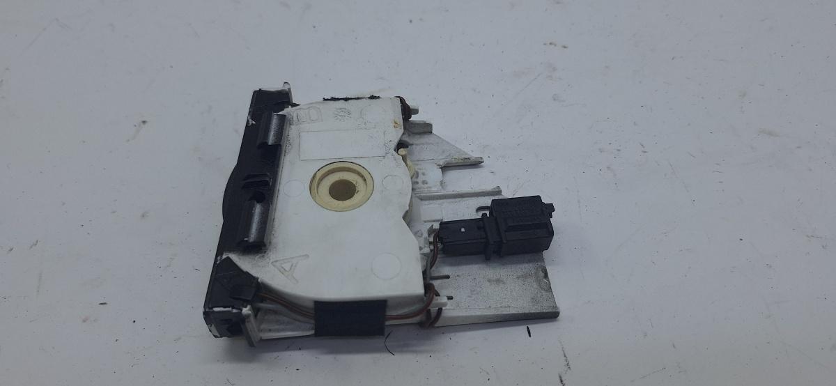 Grila de ventilatie bord centrala VOLKSWAGEN TOUAREG 7LA, 7L6, 7L7 2002 - 2013 3.0 V6 TDI BKS, CATA 7L6819765H