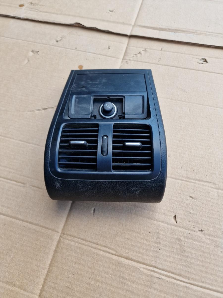 Grila de ventilatie spate VOLKSWAGEN PASSAT 365 2010 - 2014 2.0 TDi BlueMotion CFFB 3C0863615