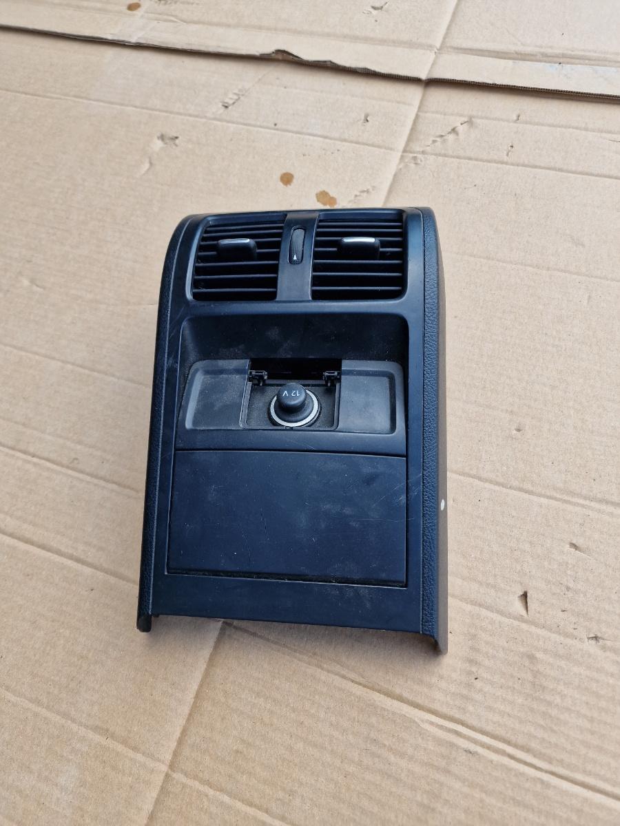 Grila de ventilatie spate VOLKSWAGEN PASSAT 365 2010 - 2014 2.0 TDi BlueMotion CFFB 3C0863615