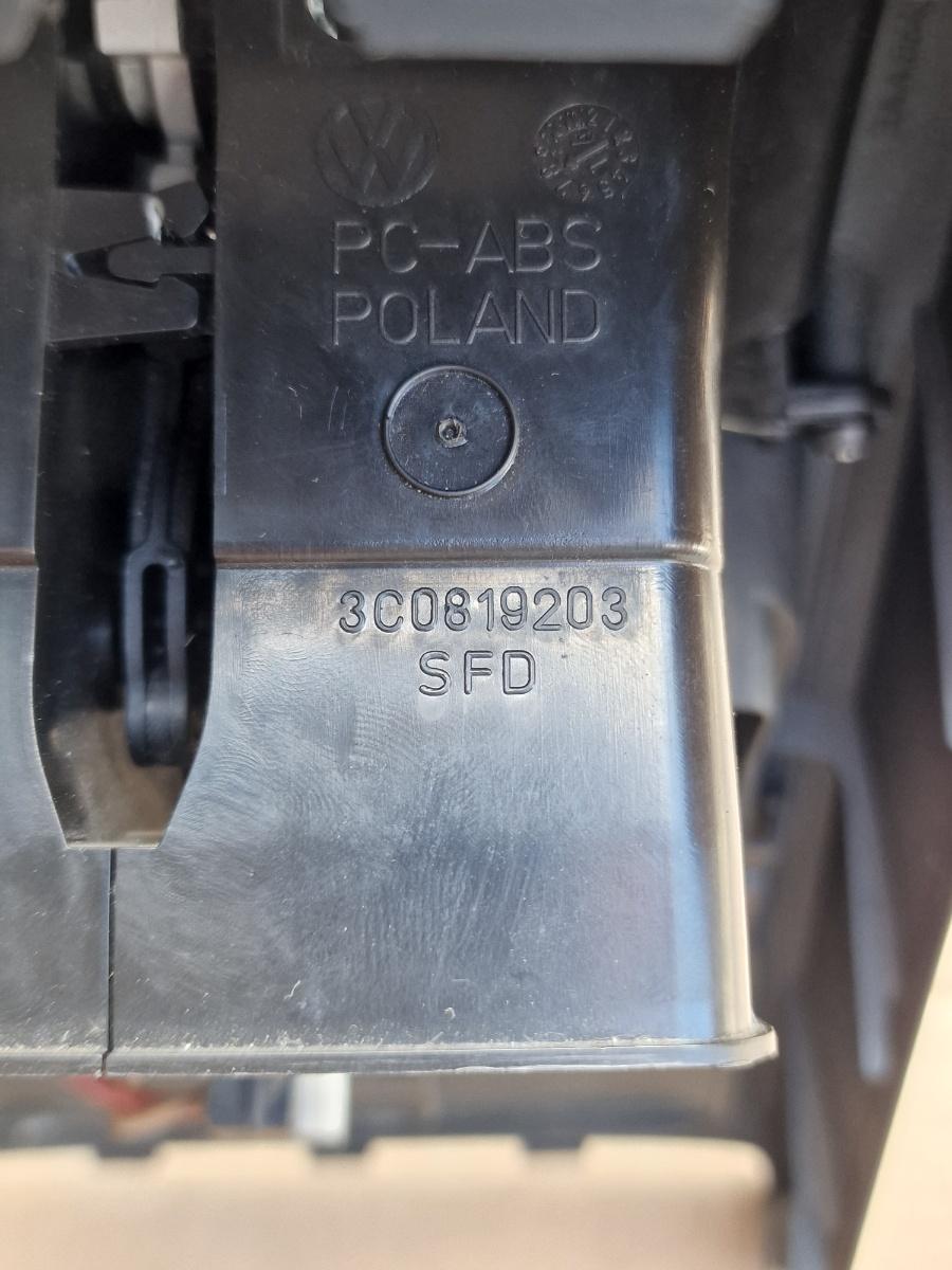 Grila de ventilatie spate VOLKSWAGEN PASSAT 365 2010 - 2014 2.0 TDi BlueMotion CFFB 3C0863615