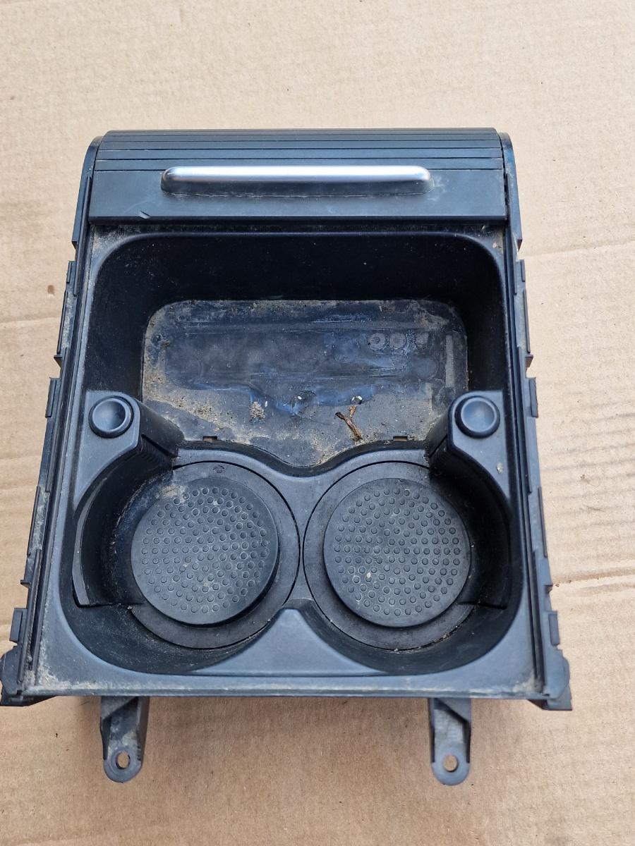 Suport pahare fata VOLKSWAGEN PASSAT 365 2010 - 2014 2.0 TDi BlueMotion CFFB 3C0858329H