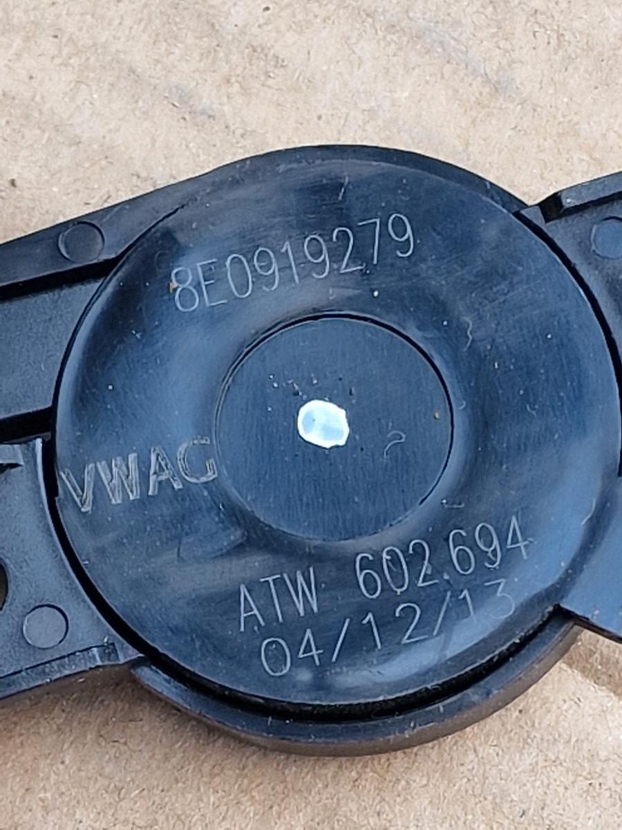 Difuzor senzor de parcare PDC fata VOLKSWAGEN PASSAT 365 2010 - 2014 2.0 TDi BlueMotion CFFB 8E0919279