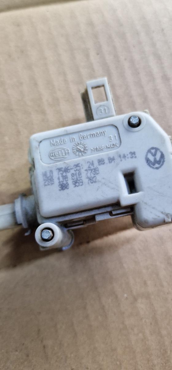 Motoras blocare usita rezervor combustibil VOLKSWAGEN GOLF IV Variant 1J5 1999 - 2006 1.9 TDI ATD, AXR 1J0810773B