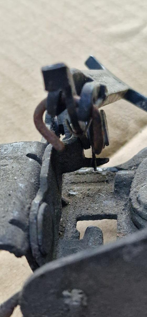 Inchizatoare capota motor VOLKSWAGEN GOLF IV Variant 1J5 1999 - 2006 1.9 TDI ATD, AXR 1J0823509C