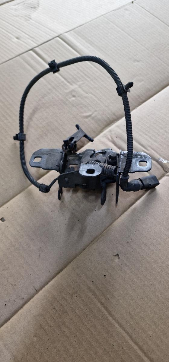 Inchizatoare capota motor VOLKSWAGEN GOLF IV Variant 1J5 1999 - 2006 1.9 TDI ATD, AXR 1J0823509C