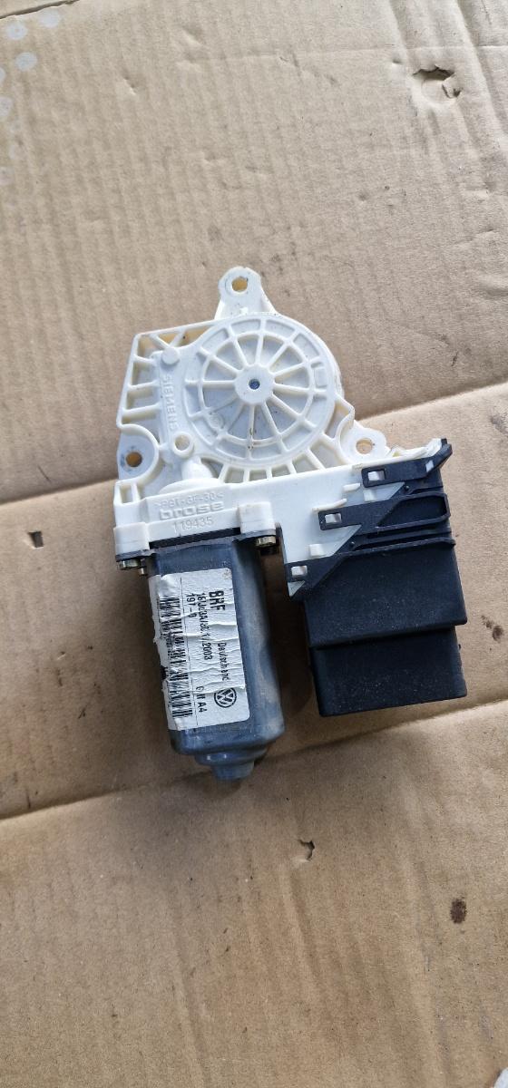 Motoras geam stanga spate VOLKSWAGEN GOLF IV Variant 1J5 1999 - 2006 1.9 TDI ATD, AXR 9776-105406-301 1C0959811A