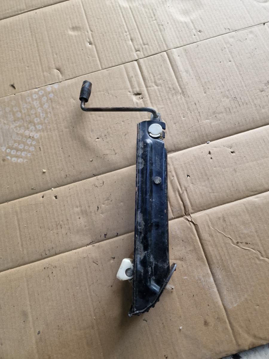 Cric MERCEDES-BENZ E-CLASS W211 2002 - 2009 2.2 E 200 CDI OM 646.951 A2115830215