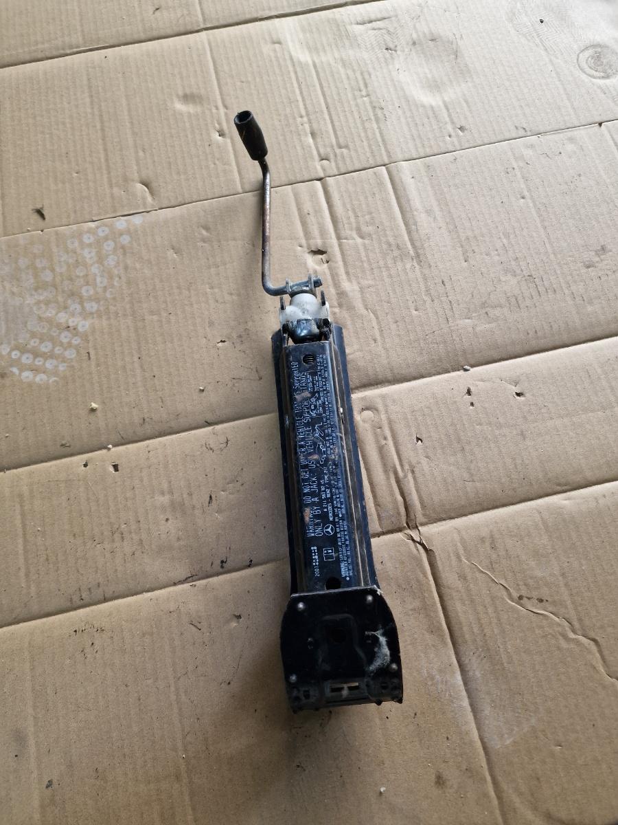 Cric MERCEDES-BENZ E-CLASS W211 2002 - 2009 2.2 E 200 CDI OM 646.951 A2115830215