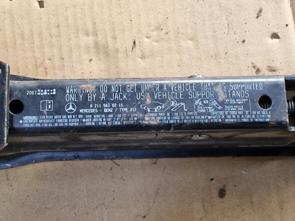 Cric MERCEDES-BENZ E-CLASS W211 2002 - 2009 2.2 E 200 CDI OM 646.951 A2115830215