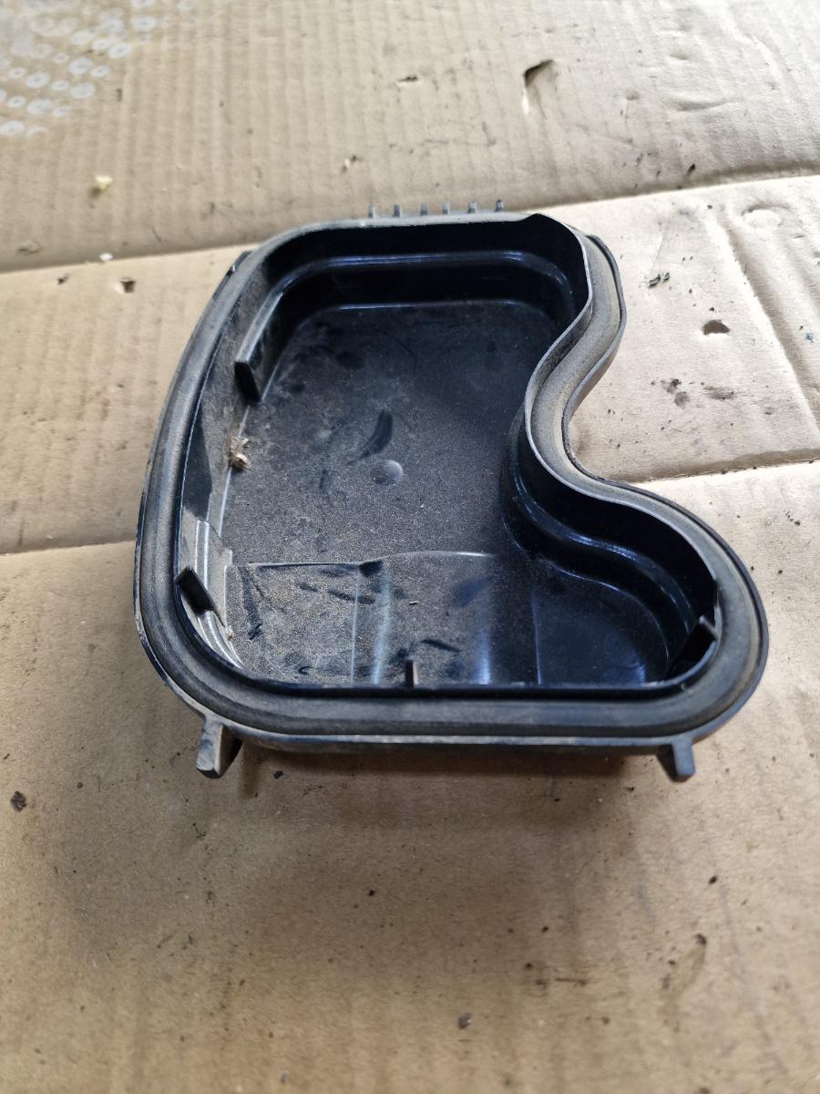Protectie anti-praf far dreapta VOLKSWAGEN GOLF IV Variant 1J5 1999 - 2006 1.9 TDI ATD, AXR HELLA 150146-00