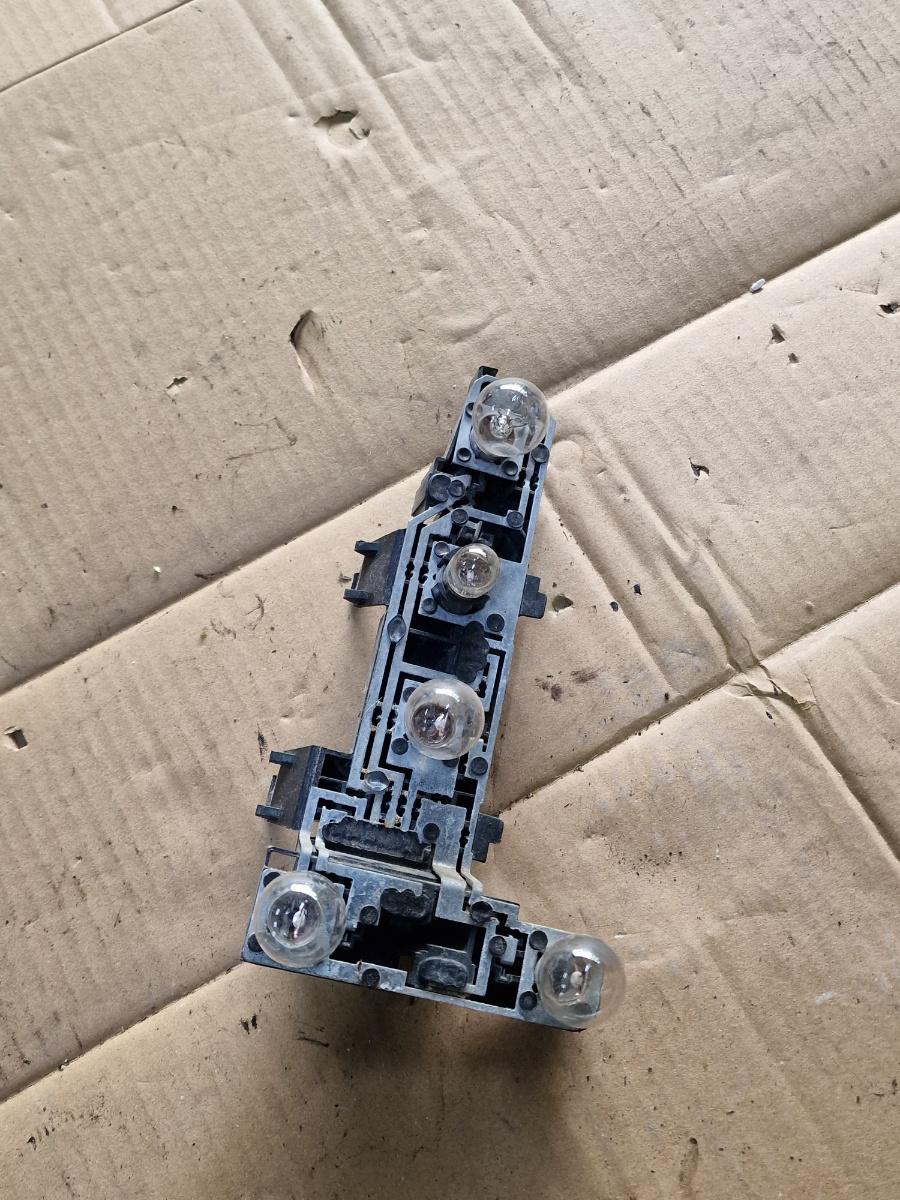 Soclu suport bec stop stanga VOLKSWAGEN GOLF IV Variant 1J5 1999 - 2006 1.9 TDI ATD, AXR 1J9945257A
