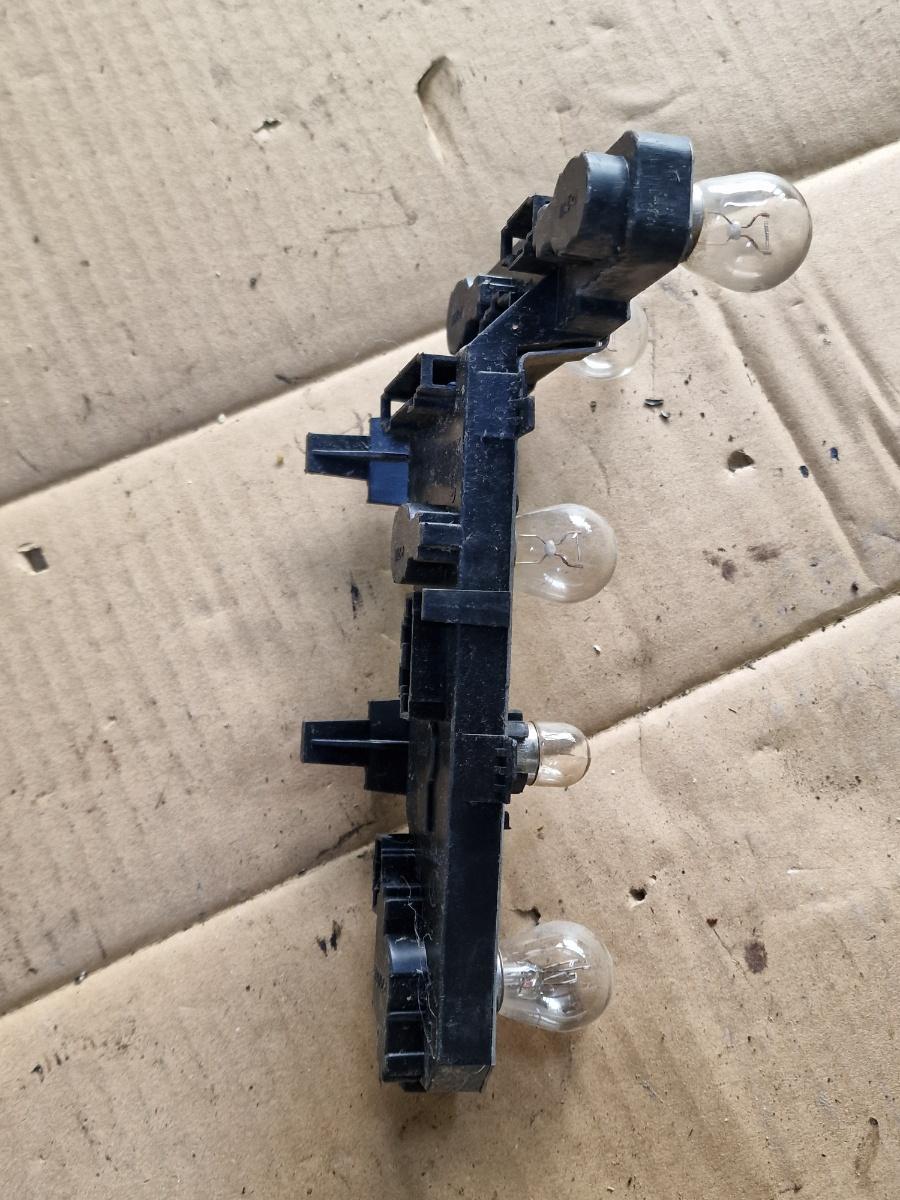 Soclu suport bec stop stanga VOLKSWAGEN GOLF IV Variant 1J5 1999 - 2006 1.9 TDI ATD, AXR 1J9945257A