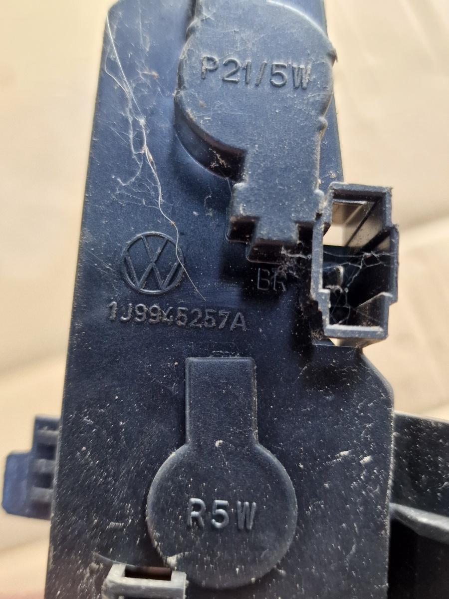 Soclu suport bec stop stanga VOLKSWAGEN GOLF IV Variant 1J5 1999 - 2006 1.9 TDI ATD, AXR 1J9945257A