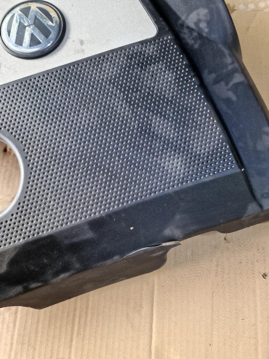 Capac motor (ornament) VOLKSWAGEN GOLF IV Variant 1J5 1999 - 2006 1.9 TDI AXR 038103925FK